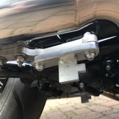 Aufnahmeadapter-Hattech für Kern-Stabi X518 Hinterradheber passend für BMW R18 Modelle mit Hattech-Auspuffanlage 